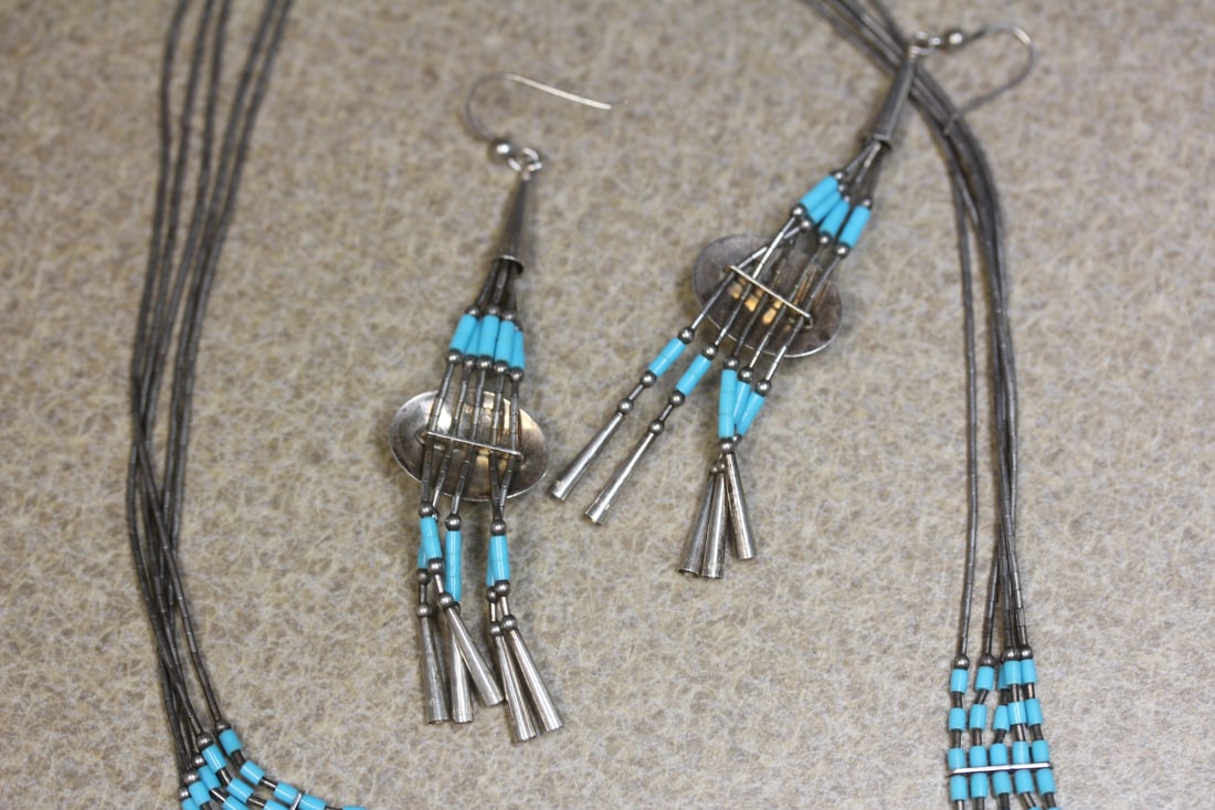 Pair of earrings - 5