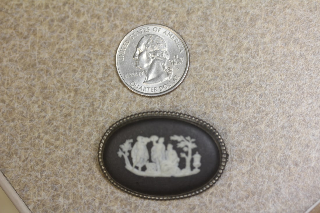 Wedgewood Jasperware Brooch or Pin - 4