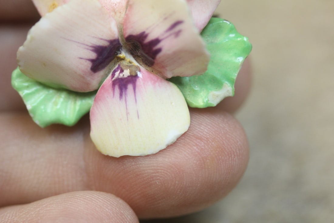 Ceramic Floral Pin of Brooch - 2