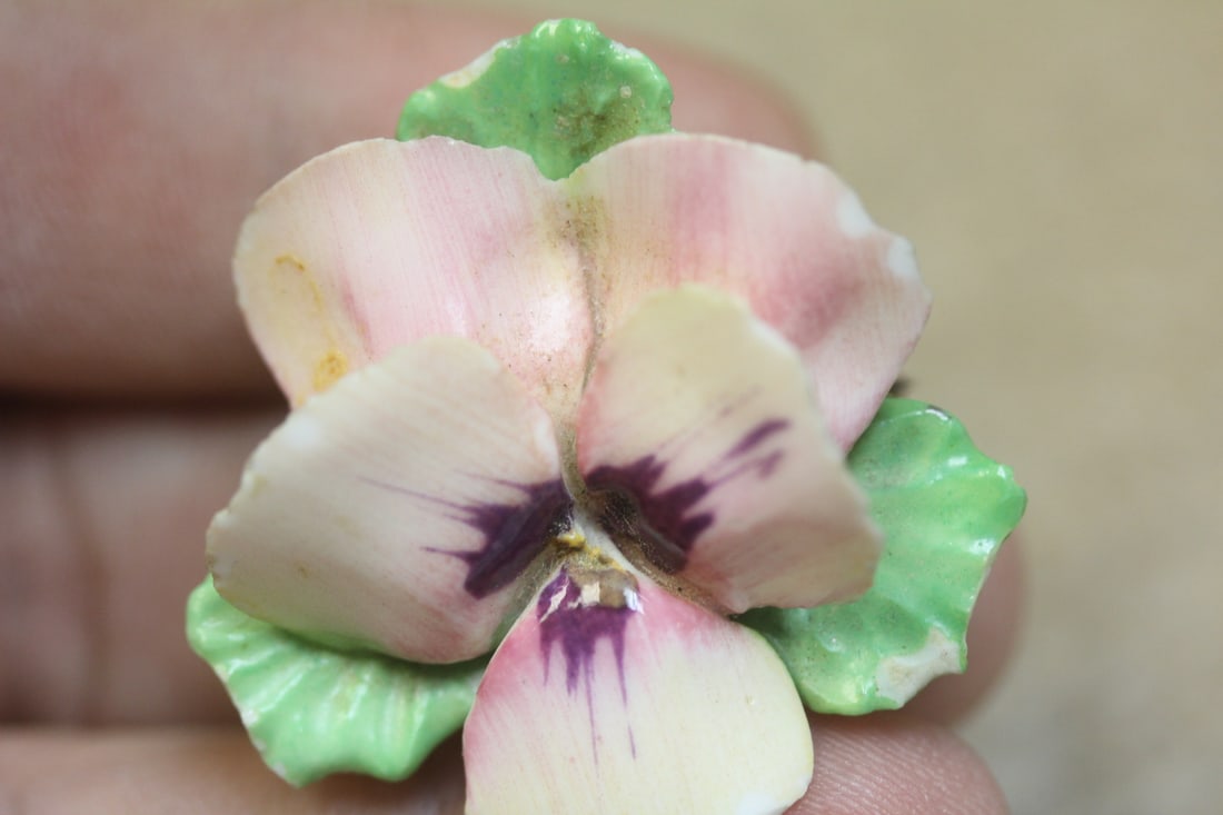 Ceramic Floral Pin of Brooch - 3
