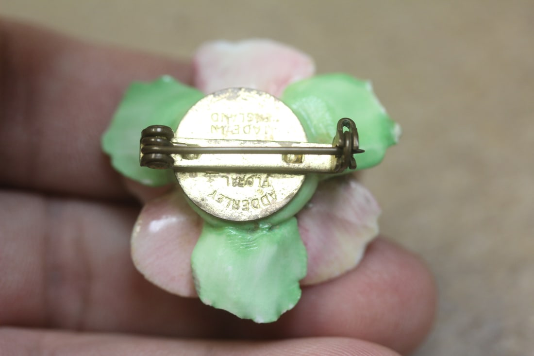 Ceramic Floral Pin of Brooch - 4