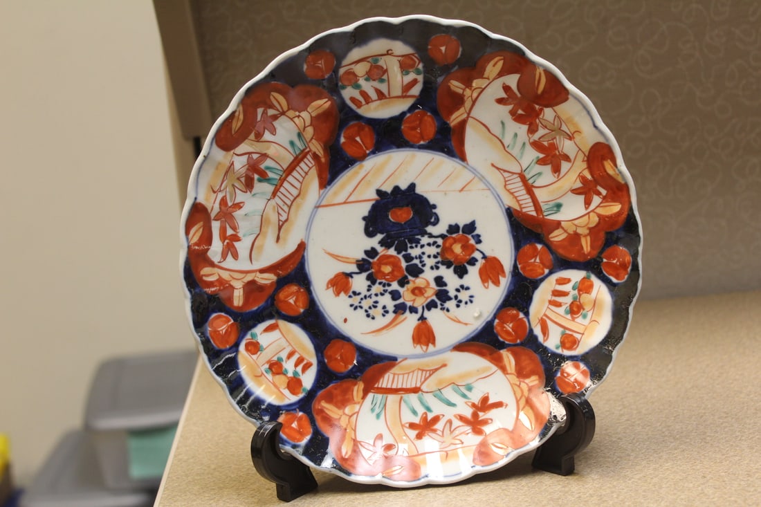 Antique Imari Plate: 19th century - 8 1/2" in diameter