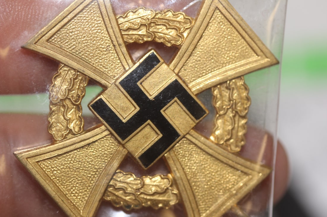 German WWII Pin/Pendant - 4