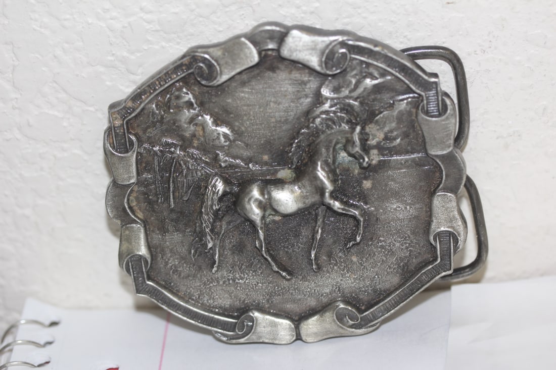 Horse Motief Belt Buckle: as shown