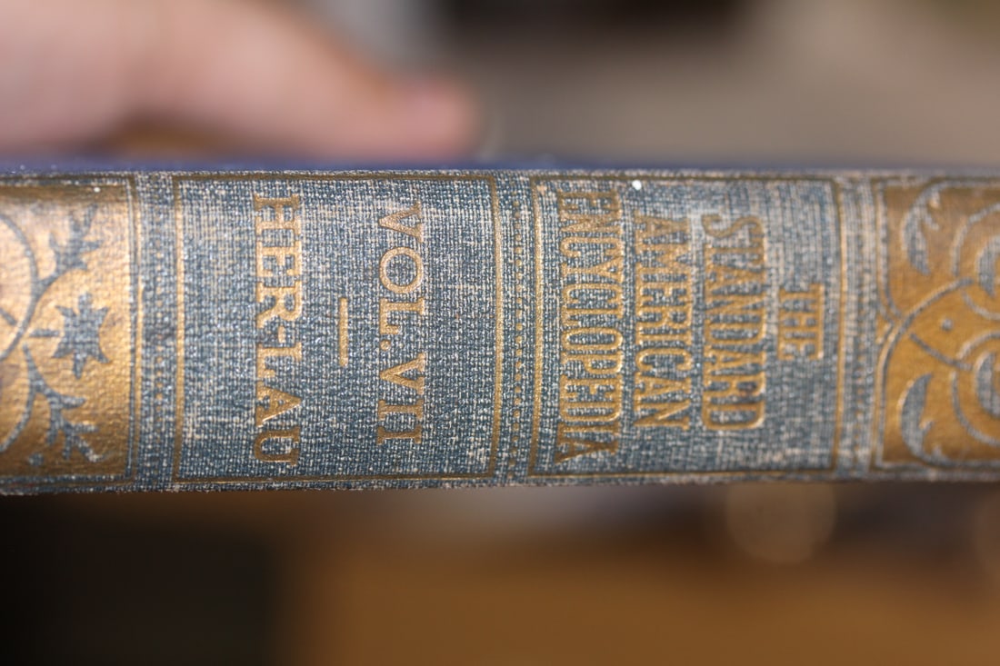 1937 The Standard American Encyclopedia: volume 7 - hardcover book