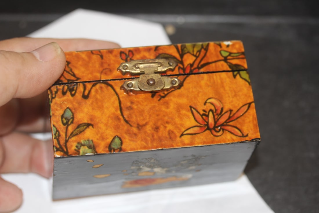 Vintage Floral Lacquer Trinket Box - 2