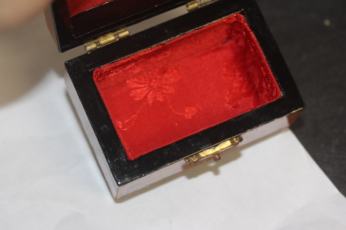 Vintage Floral Lacquer Trinket Box - 7