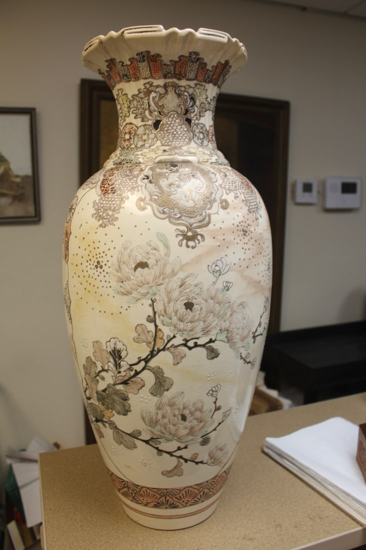 Antique Japanese Satsuma Floor Vase - 7