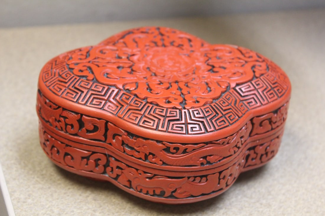 Chinese Cinnabar Style Box: with lid - 6" across