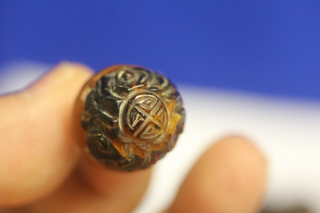 Real Tree Amber Chinese Snuff Bottle - 10