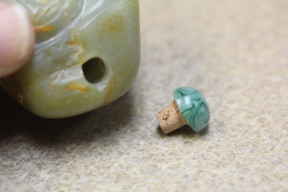 Jade or Similar Hardstone Snuff Bottle - 4