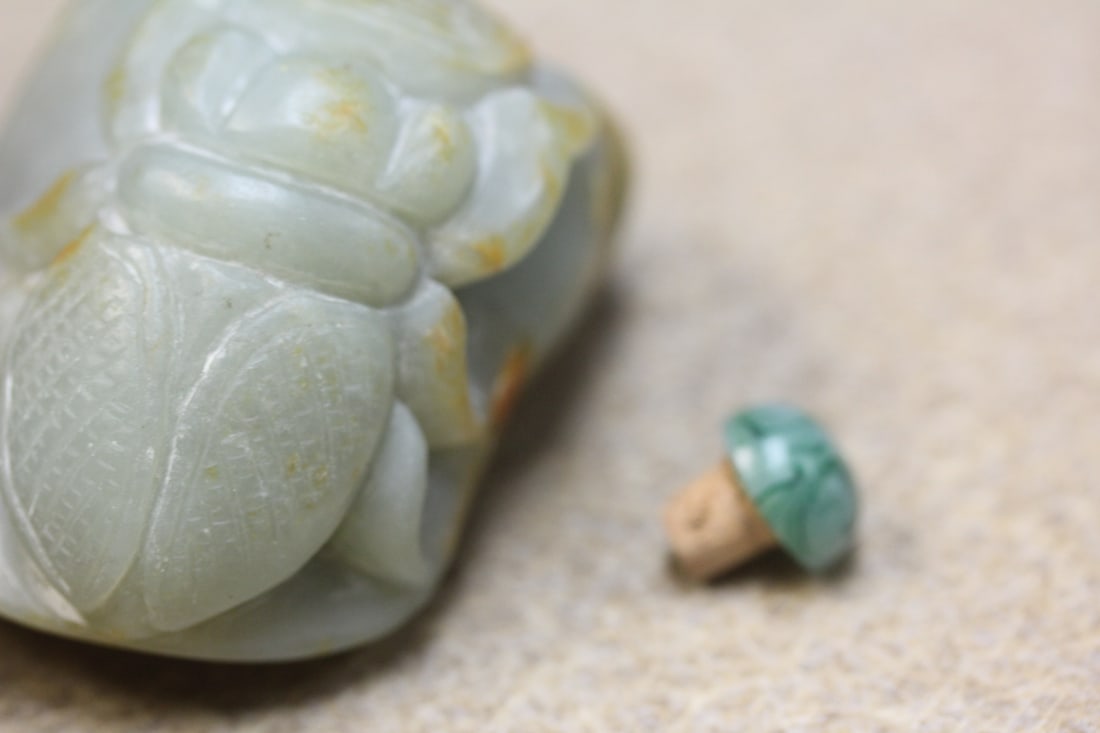 Jade or Similar Hardstone Snuff Bottle - 5