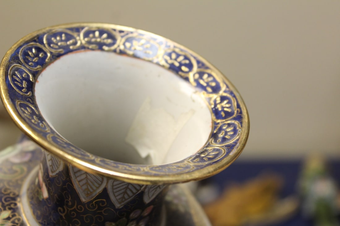 Chinese Export Vase - 7