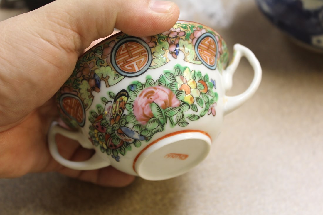 Antique Chinese Rose Medallion Cup with Lid - 2