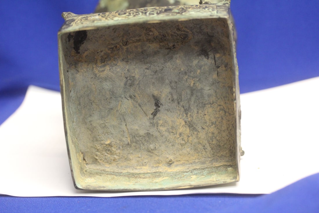 Chinese Bronze Urn - 10