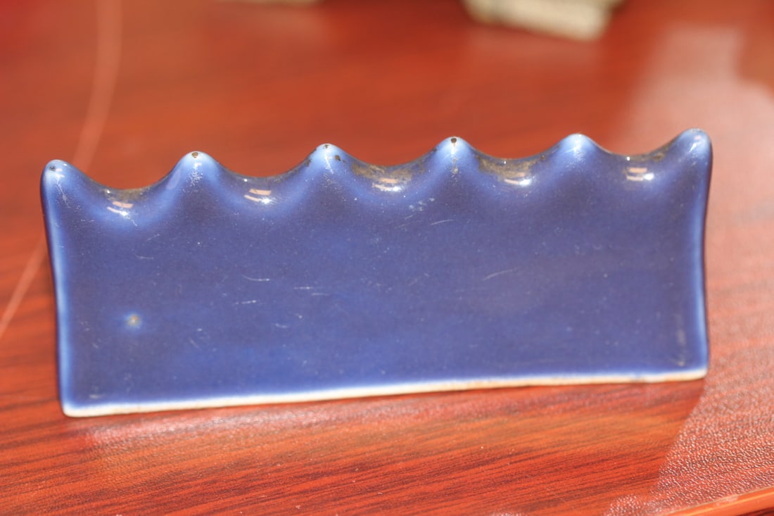 Vintage Chinese Monochrome Porcelain Brush Rest - 2
