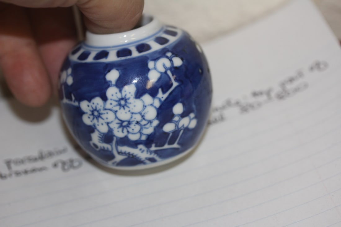 Small Chinese Porcelain Jar - 5
