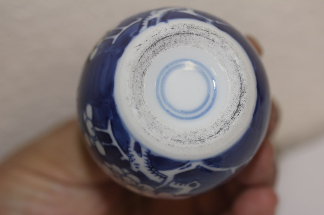 Small Chinese Porcelain Jar - 6