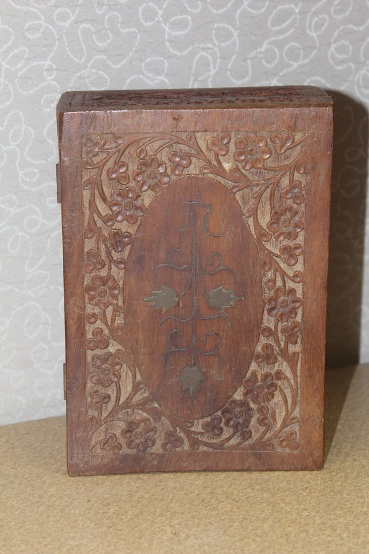 Asian Carved Cedar Wood Box: 7" x 5"