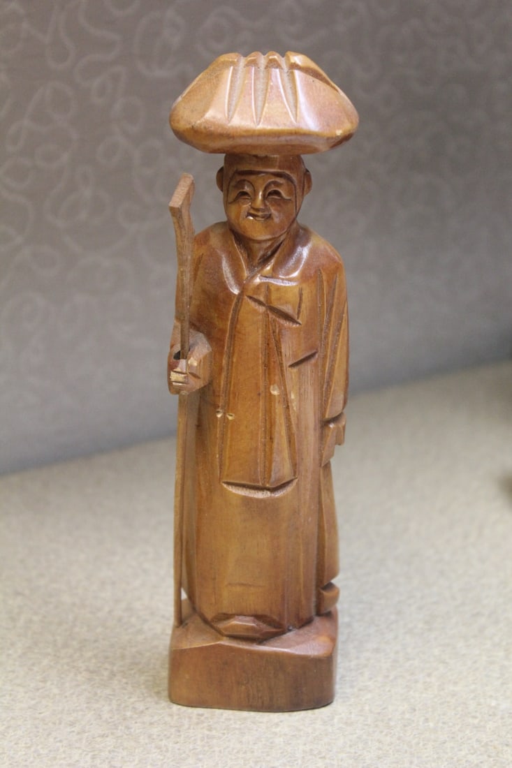 Wooden Asian Carved Lady: 7 3/4" tall