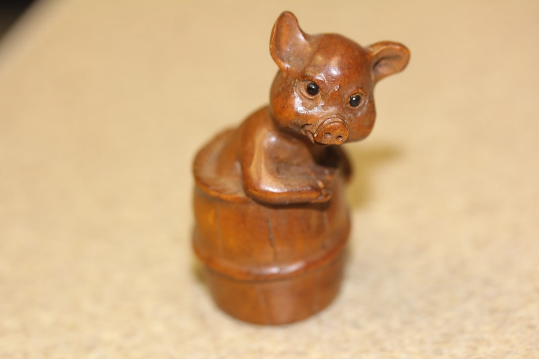 Signed Japanese Wood Netsuke: as shown