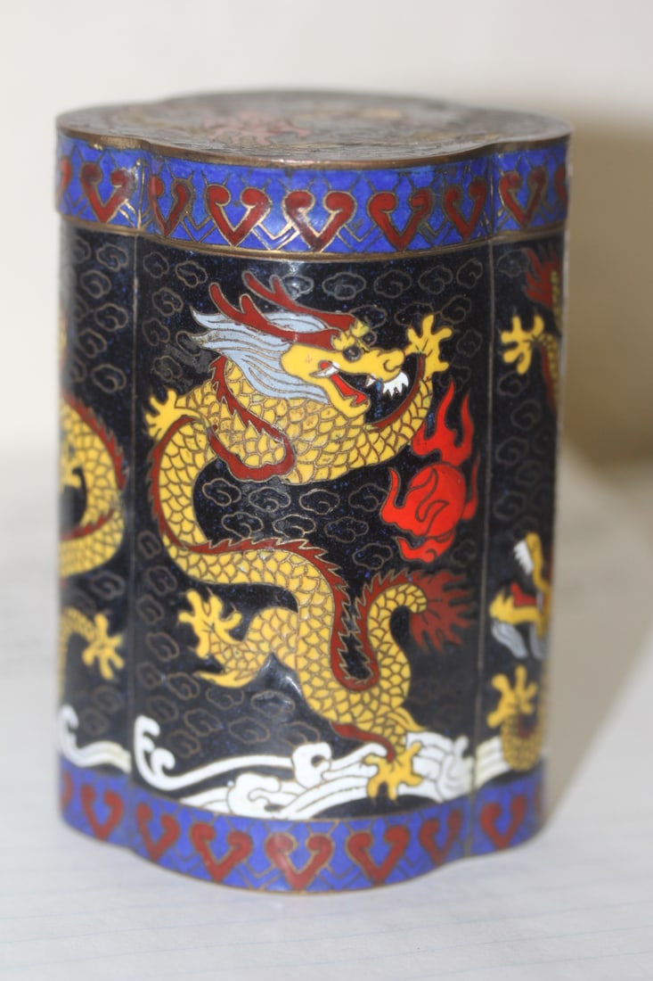 Chinese Dragon Motief Cloisonne Box (1 of 8)