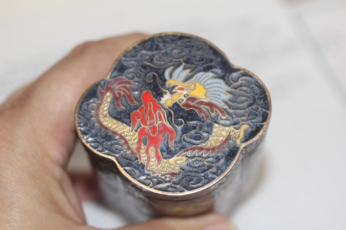 Chinese Dragon Motief Cloisonne Box - 2