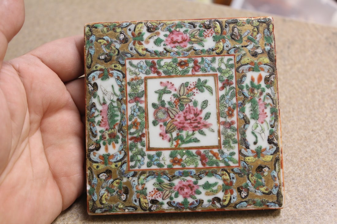 Rare Rose Medallion Tile: 19th century - 4" square