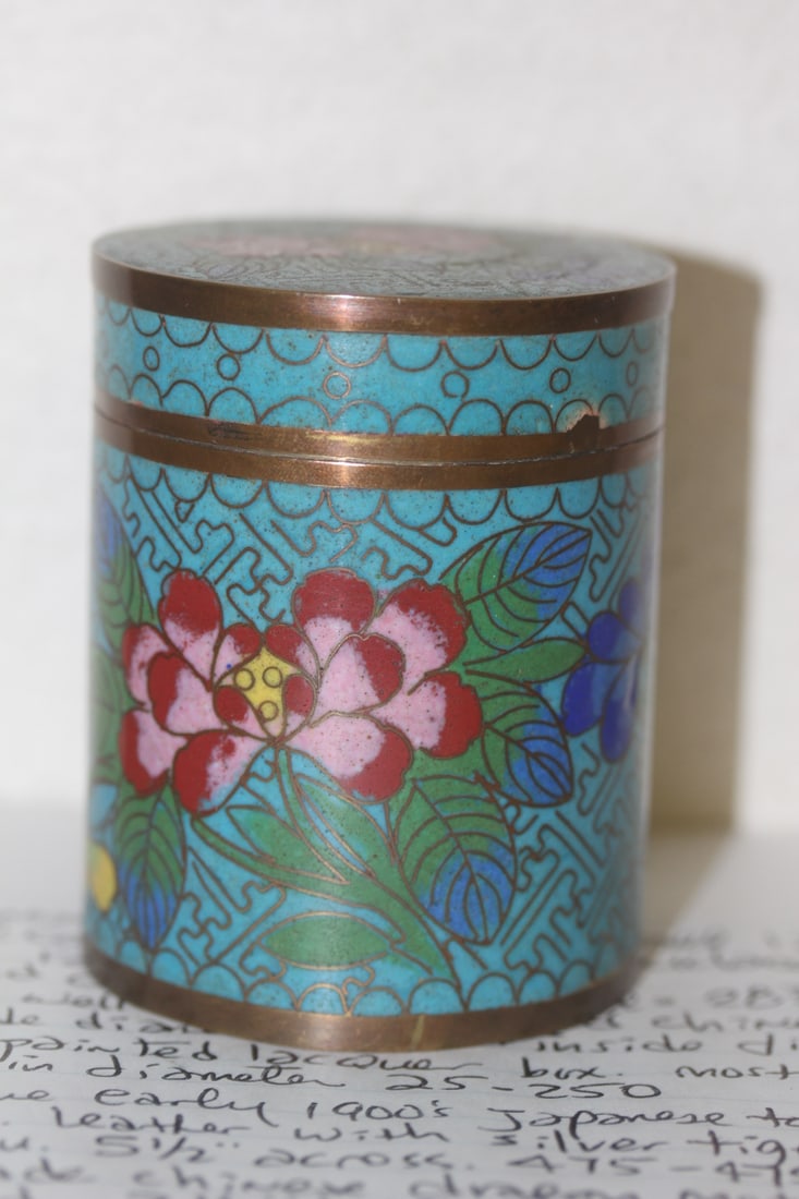 Antique Chinese Cloisonne Cylinder Box: 3 1/8" tall