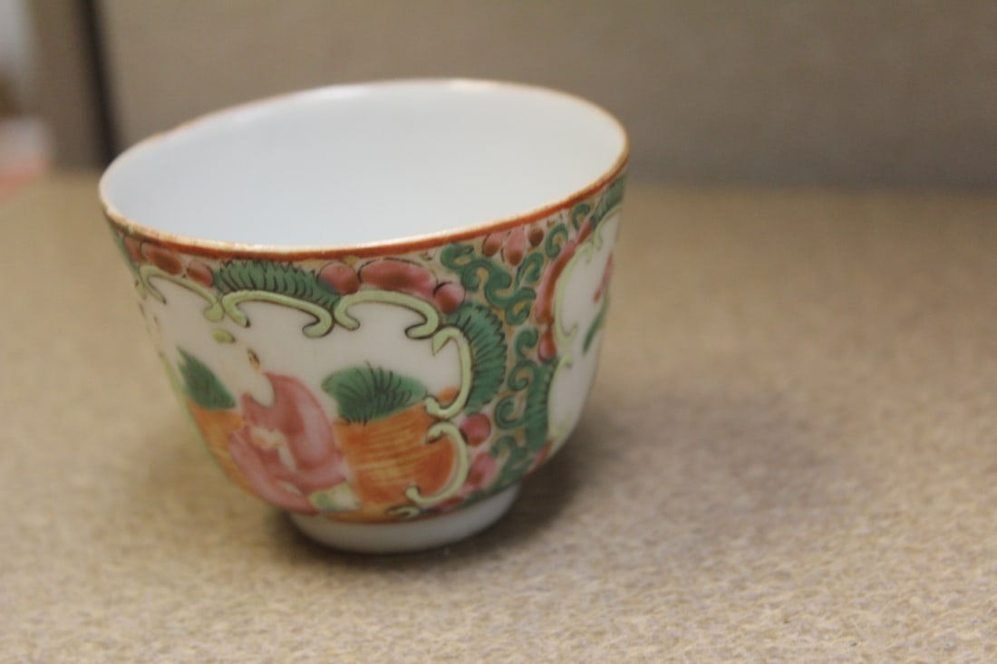 Antique Chinese Rose Medallion Cup - 2