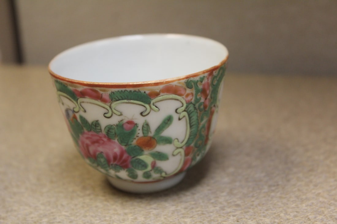 Antique Chinese Rose Medallion Cup - 4
