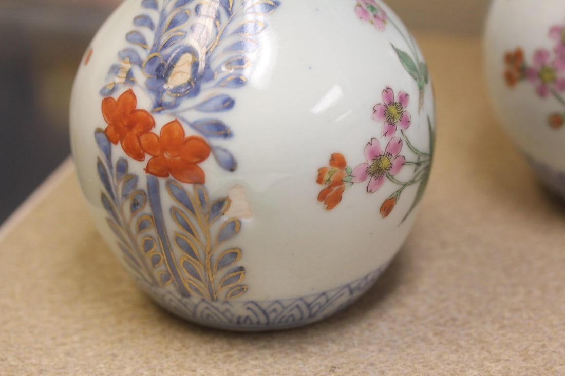 Pair of Antique Japanese Imari Gourd Form Vase - 2