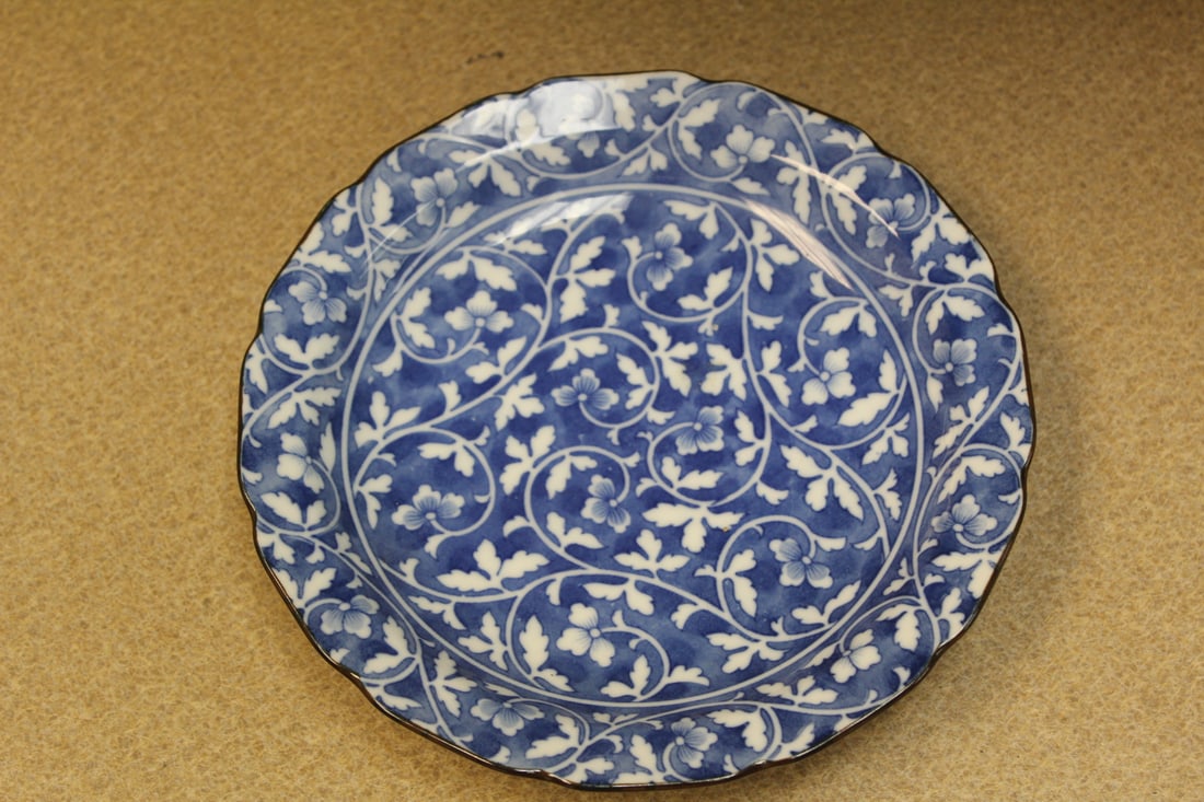 Contemporary Japanese Studio Plate: signed - porcelain - 7 1/4" in diameter