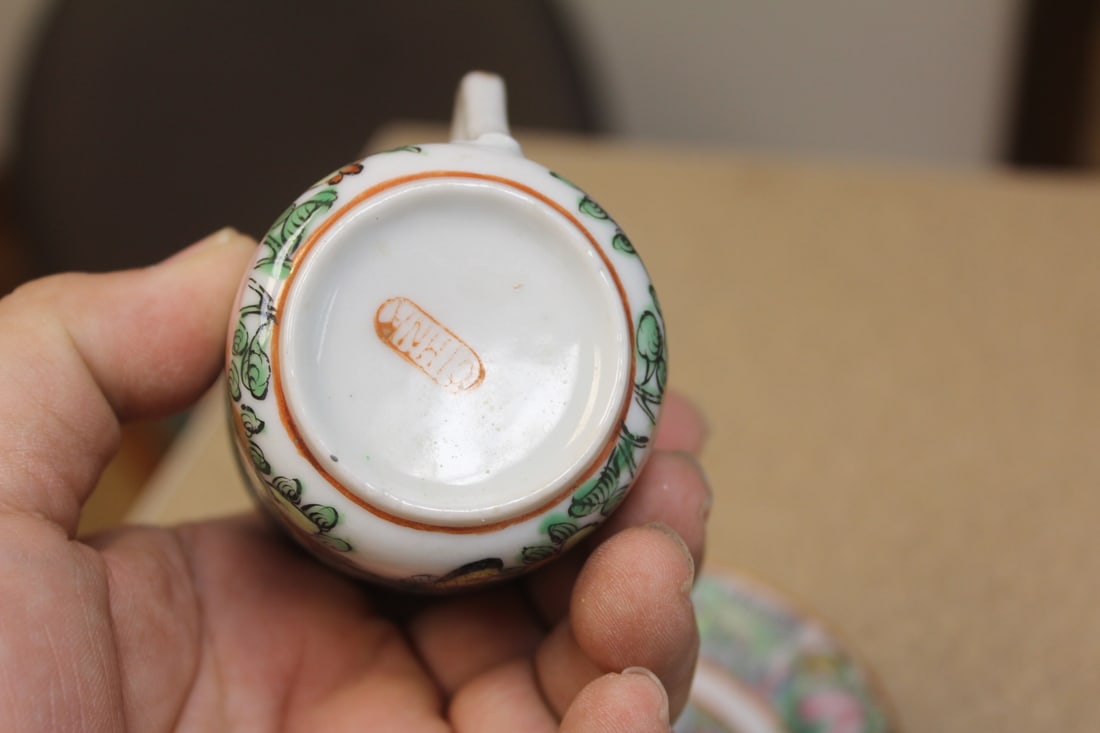Vintage chinese Rose Medallion Cup and Saucer - 4