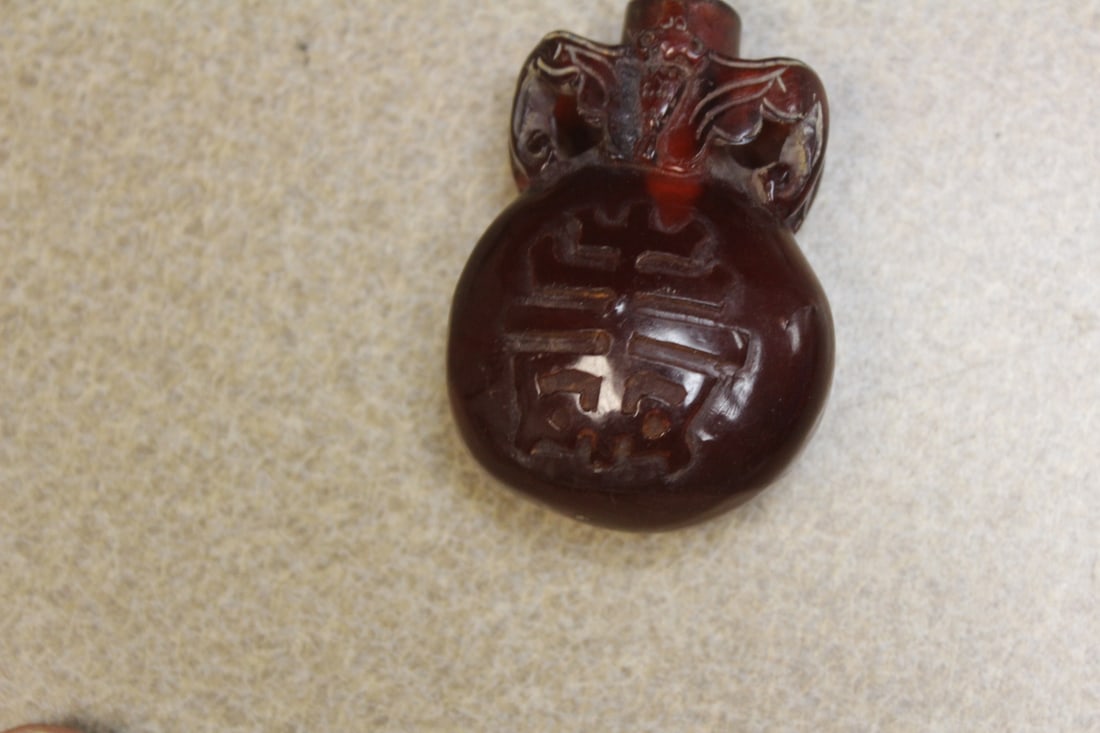 Chinese Amber Carved Bat Snuff Bottle - 2