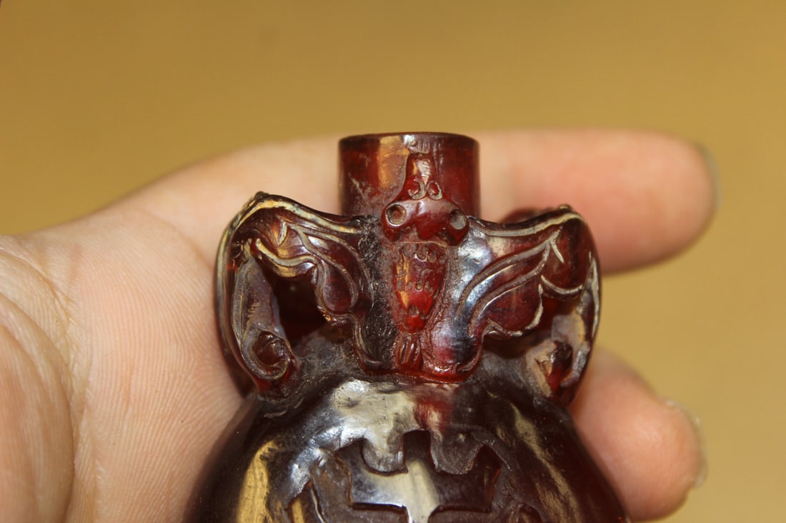 Chinese Amber Carved Bat Snuff Bottle - 6