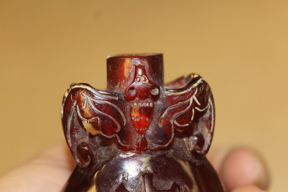 Chinese Amber Carved Bat Snuff Bottle - 7