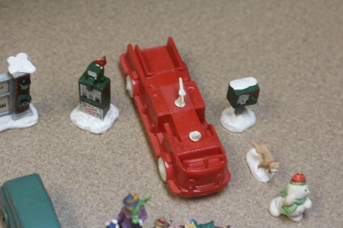 Lot of Little Ornaments and Plastic Toys - 4