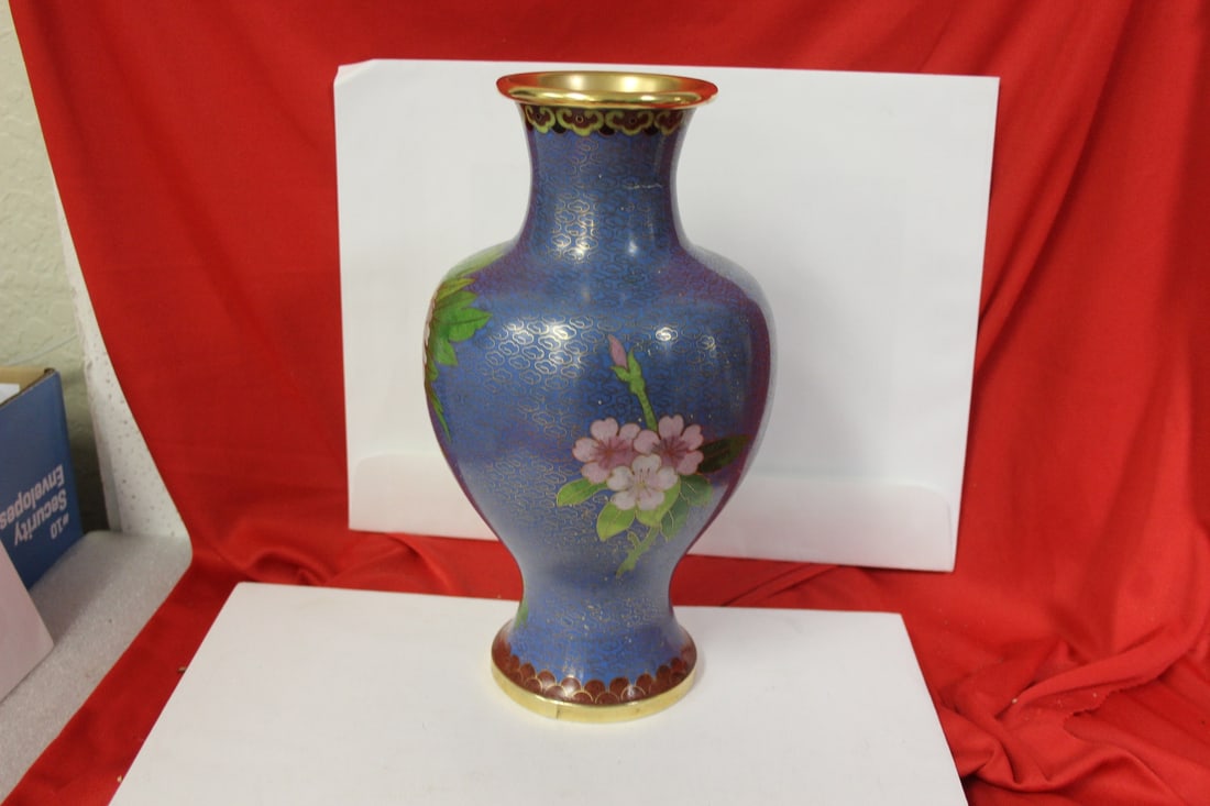 A Chinese Cloisonne Vase - 2