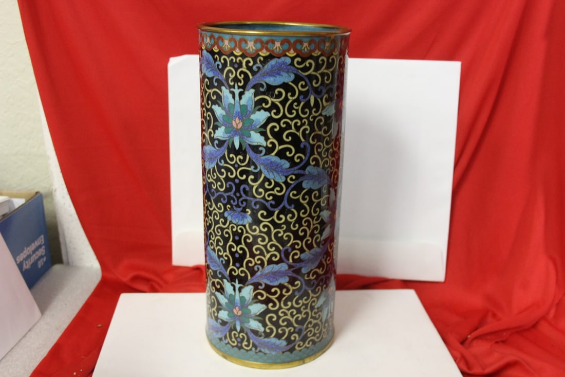 A Chinese Cylinder Vase - 2