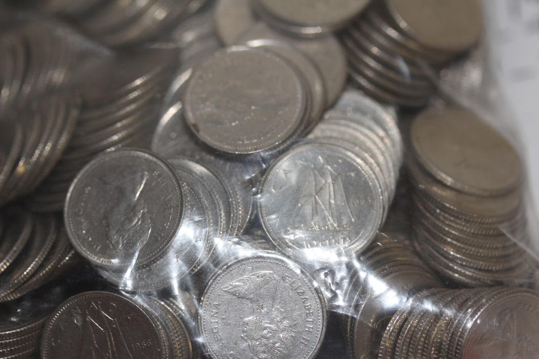 Over 440 Canadian Dimes: unsorted