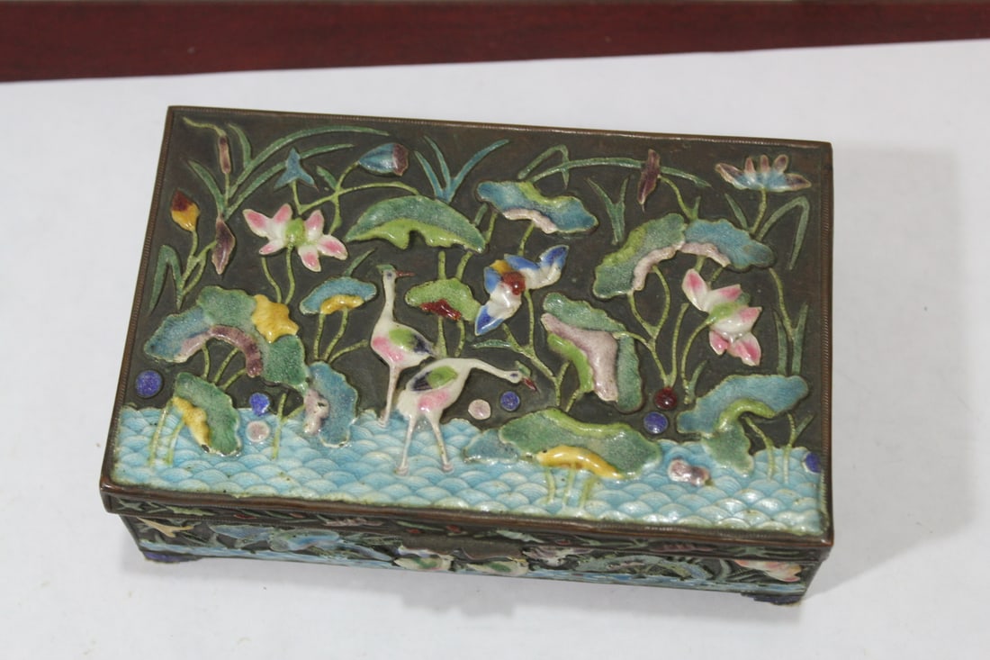 An Antique Chinese Enamel Box - 2