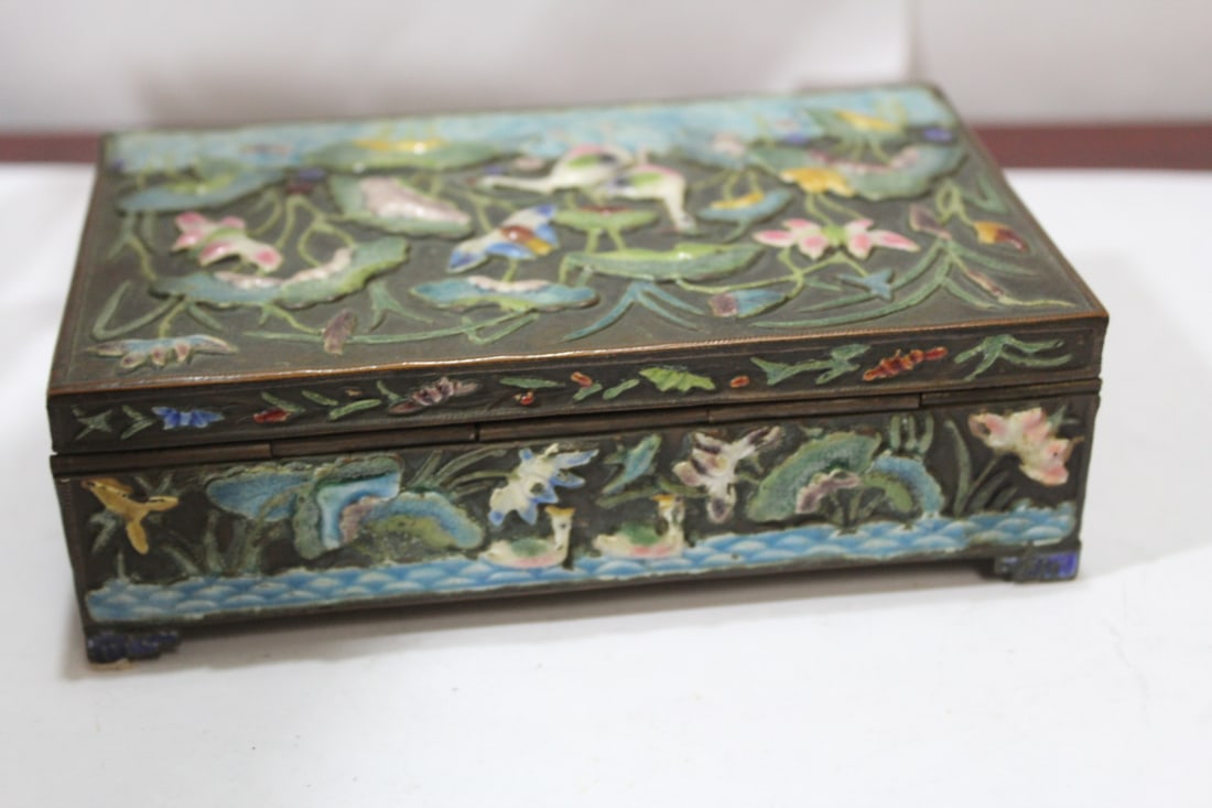 An Antique Chinese Enamel Box - 4