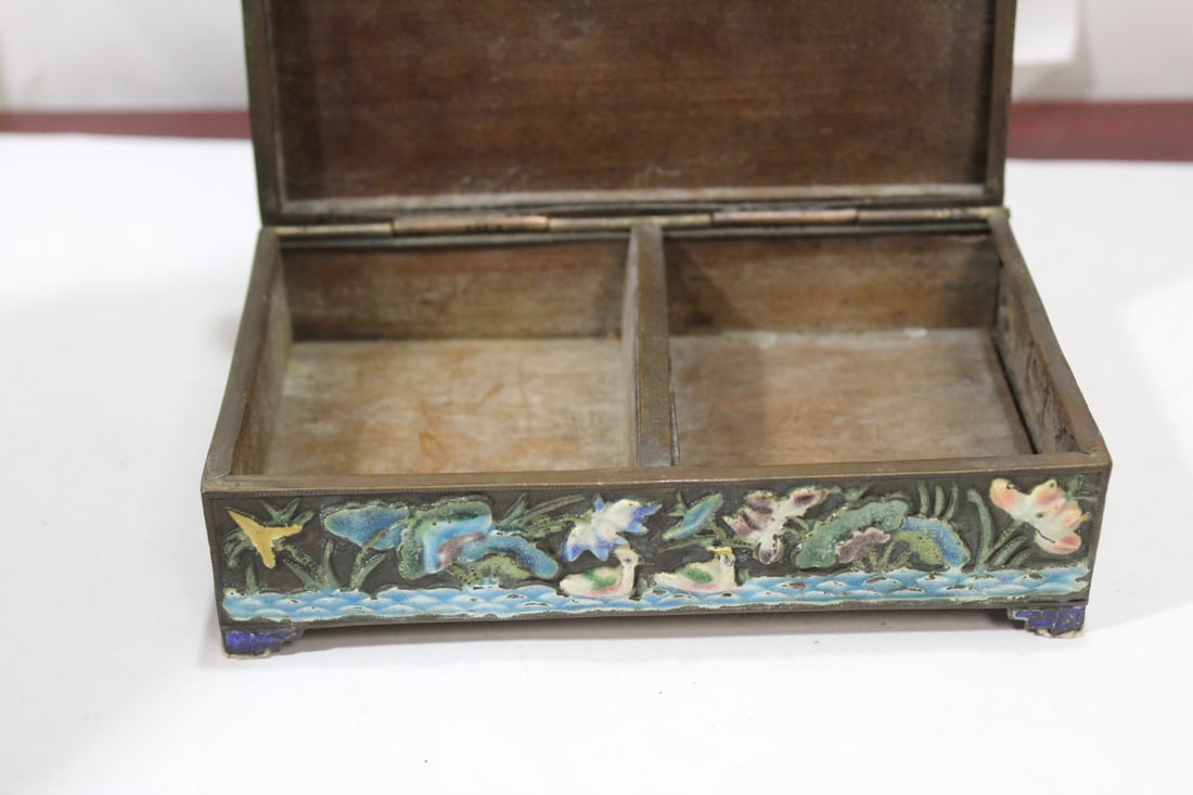 An Antique Chinese Enamel Box - 6