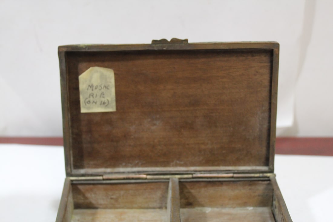 An Antique Chinese Enamel Box - 7