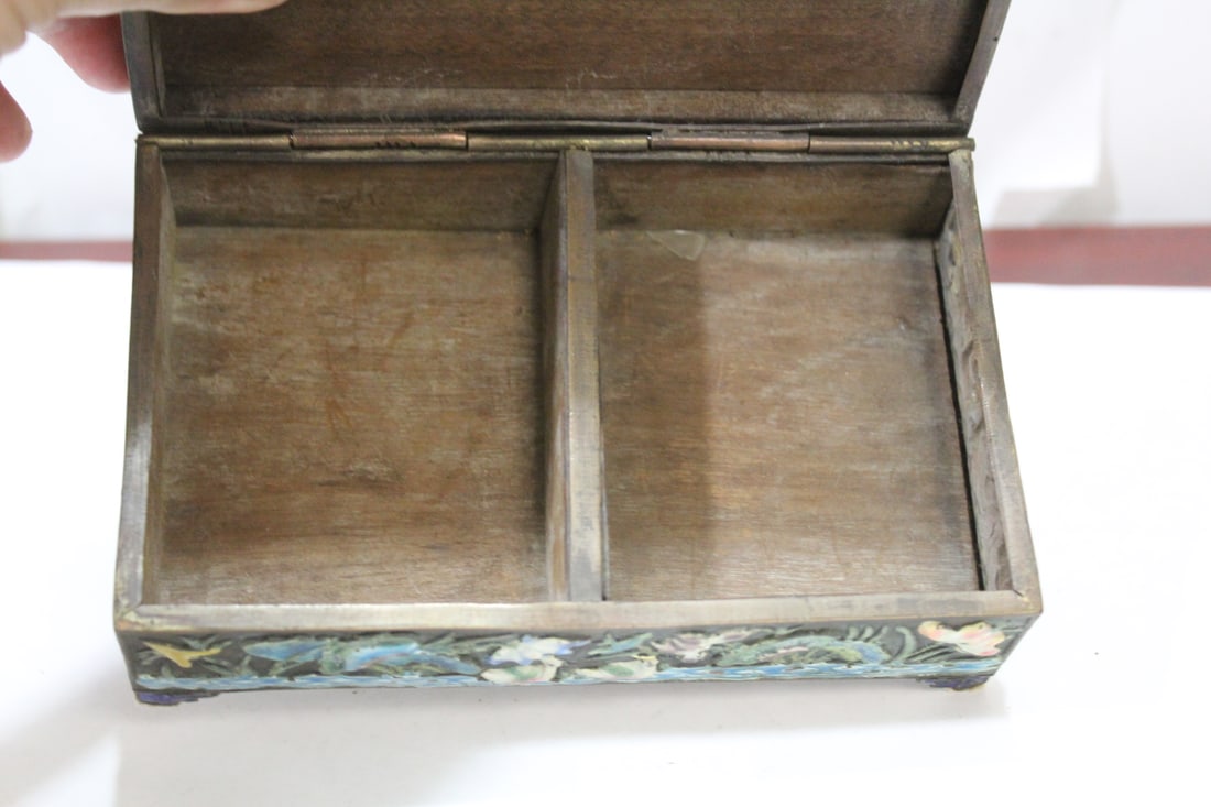 An Antique Chinese Enamel Box - 8