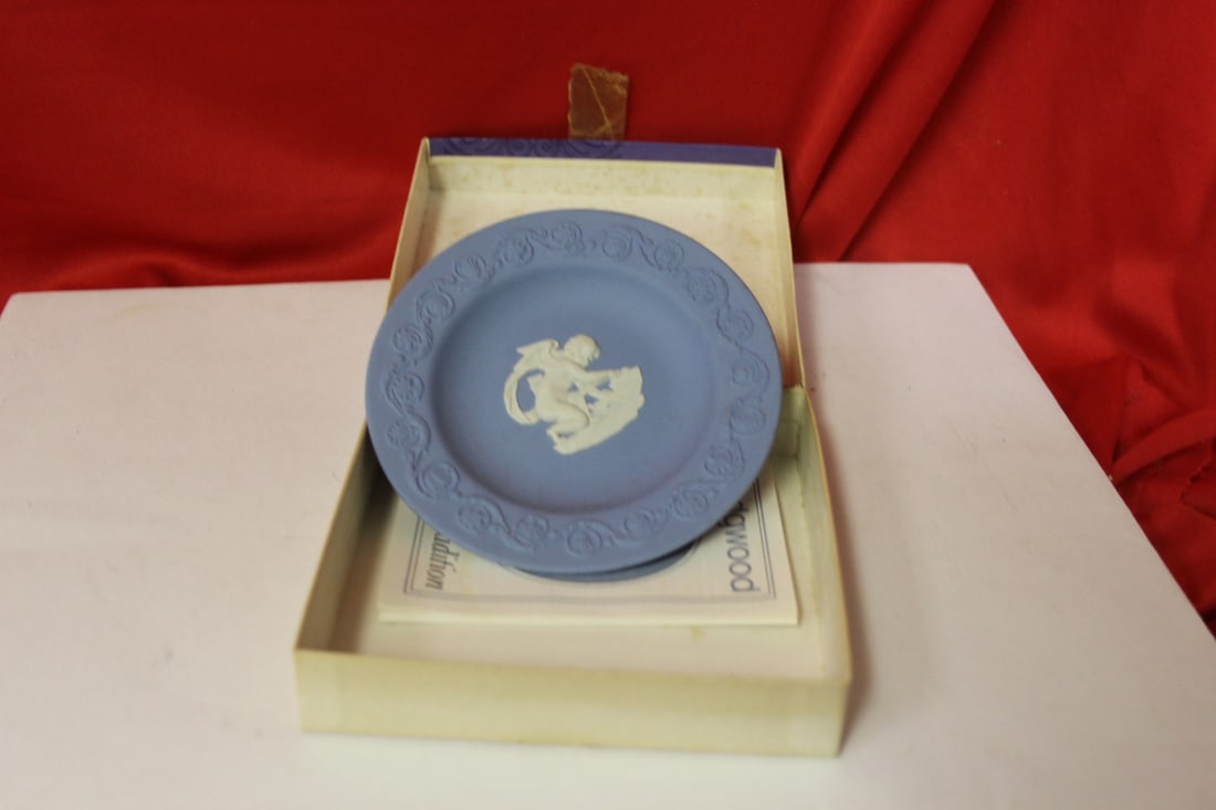 A Wedgwood Small Plate - 2