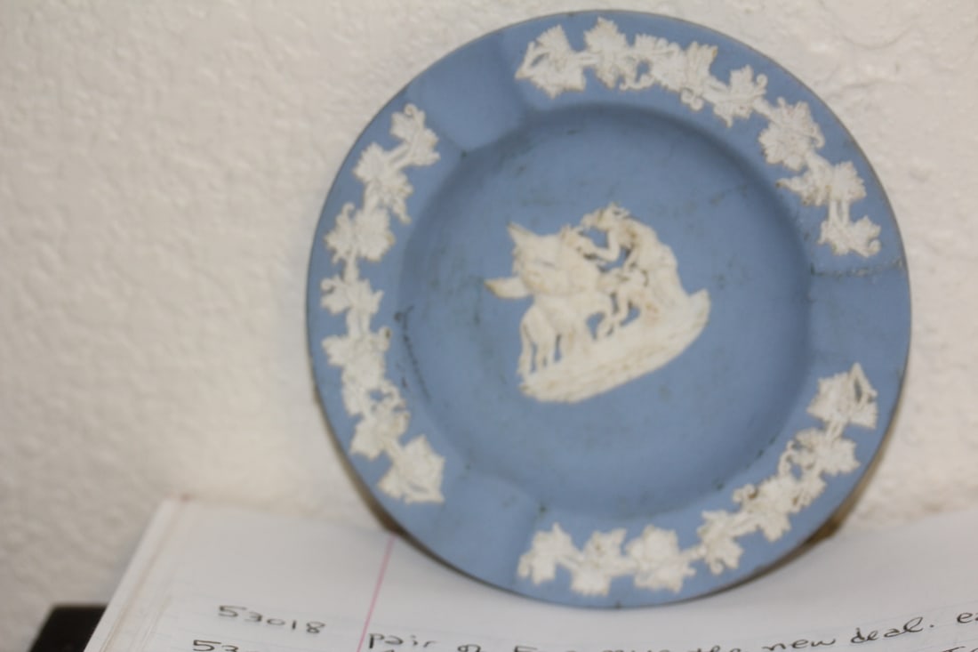 Wedgwood Jasperware Ashtray: 4 3/8" in diameter