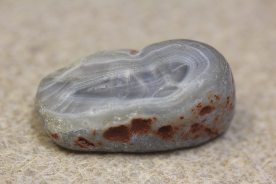 Small Geo: 1 7/8" across - what kind? Unknown