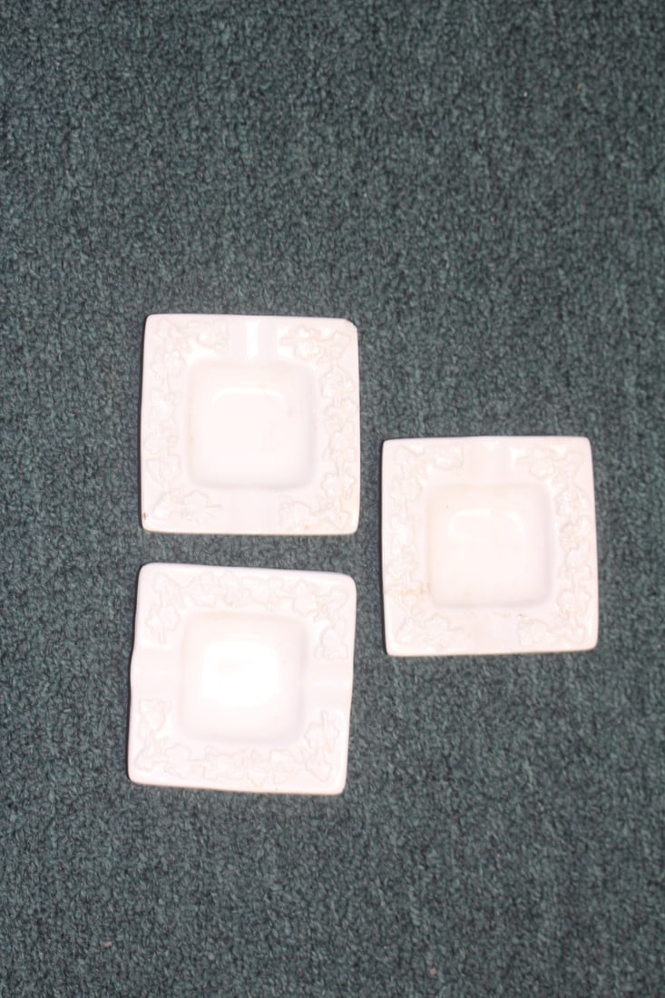 Wedgwood Queensware Personal Ashtrays (1 of 4)